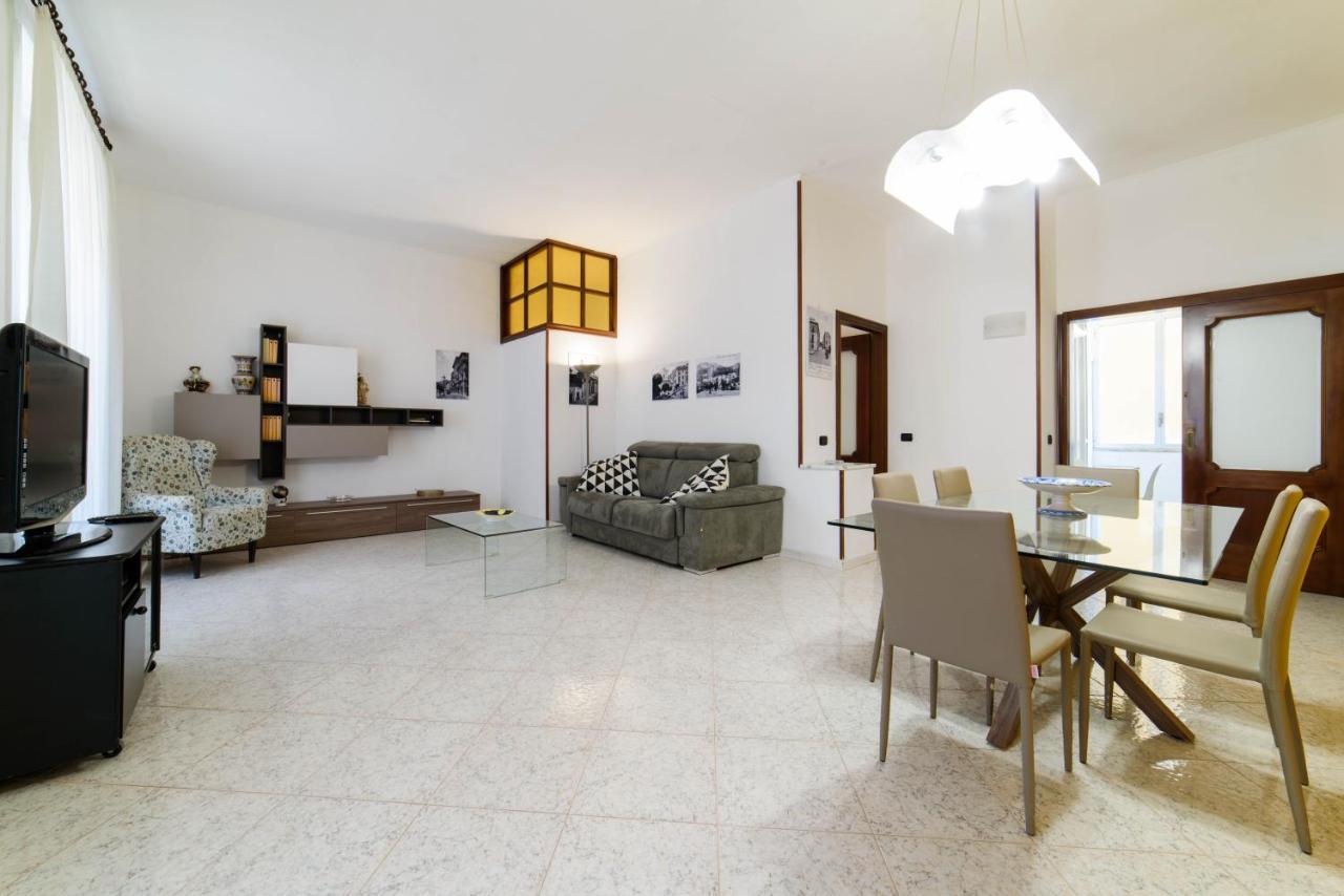 Casa Vacanze “In Centro” Salerno Kültér fotó